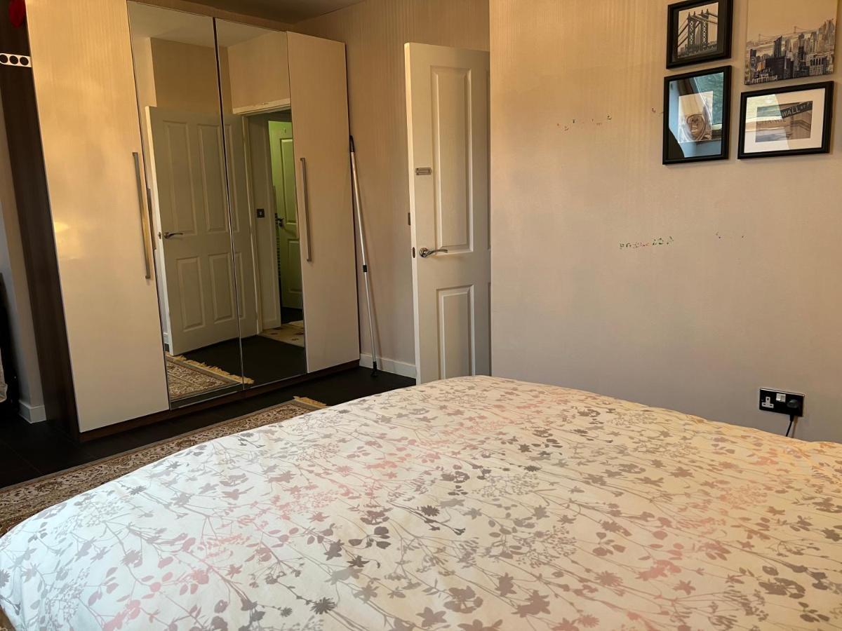 Sheffield City Centre , Free Wifi & Parking - Private Room - Shared House Dış mekan fotoğraf