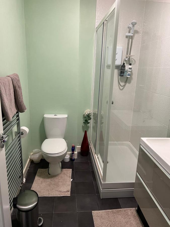 Sheffield City Centre , Free Wifi & Parking - Private Room - Shared House Dış mekan fotoğraf